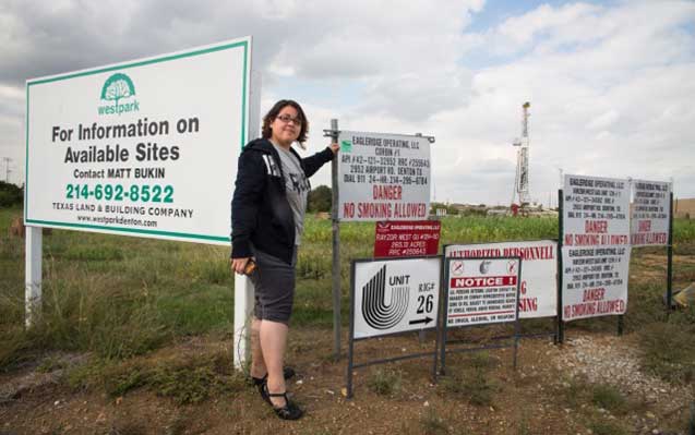 Rebekah at an EagleRidge fracking site near the Denton Airport. (Photo: Julie Dermansky)