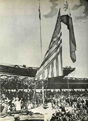The flag of the United States is lowered while the flag of the Philippines is raised during the Independence Day ceremonies on July 4, 1946. (Photo: <a href=
