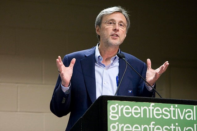 Thom Hartmann, author and talk show host, speaks at the 2010 Chicago Green Festival. (Photo: <a href=