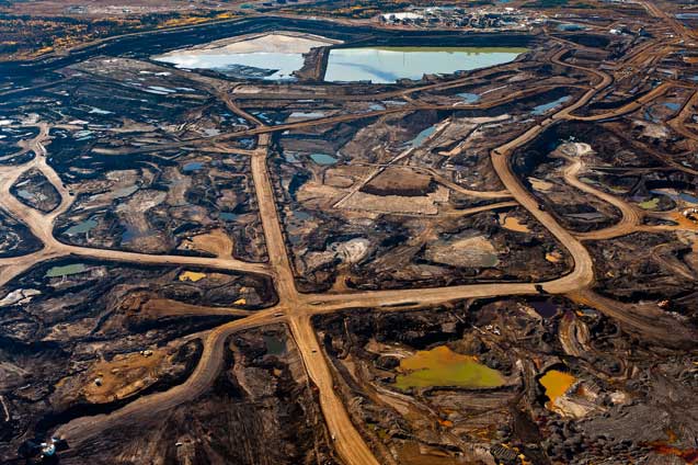 A tar pit of bituminous sands. (Photo: Garth Lenz)