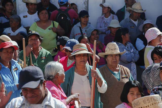 Women from the Mixtec region of Oaxaca on their way to participate in a tequio - unpaid collective work done for community benefit. (Photo: Santiago Navarro F.)
