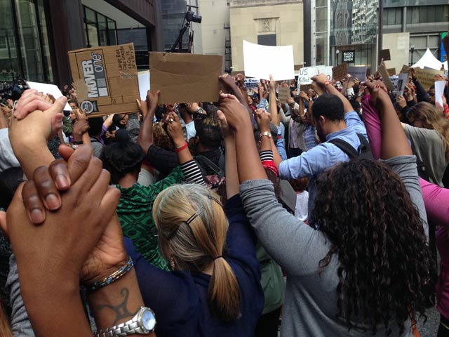 Protesters rally in Chicago in reaction to the shooting of Michael Brown. (Photo: Alison Flowers)