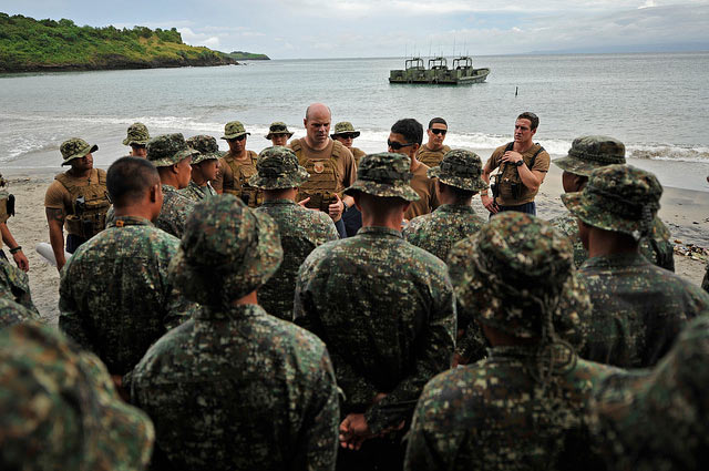 US forces conduct small boat fundamentals training with Philippine Marine Corps force reconnaissance Marines during Philippine Bilateral Exercise (PHIBLEX) at Philippine Marine Base Ternate, September, 2013.