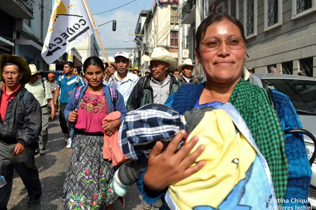 Thousands of rural women march in the Guatemalan capital on March 6, 2014, to demand that the government nationalize the power company and reduce electricity rates. (Photo: Cristina Chiquin, Mujeres Ixchel)