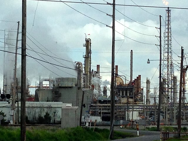 The Shell refinery in Norco, Louisiana averages 29 accidents per year. (Photo: Mike Ludwig)