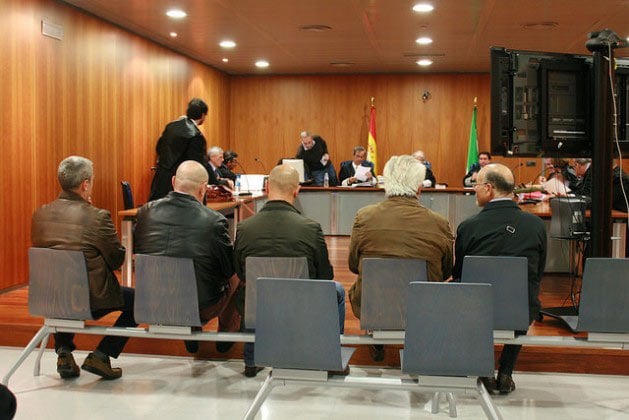 Trial of five police officers for alleged sexual abuse against immigrants held in the detention centre in the southern Spanish city of Málaga. This case is just one of many reported of mistreatment in these centres, whose closure is demanded by human rights groups. (Photo: Inés Benítez/IPS)