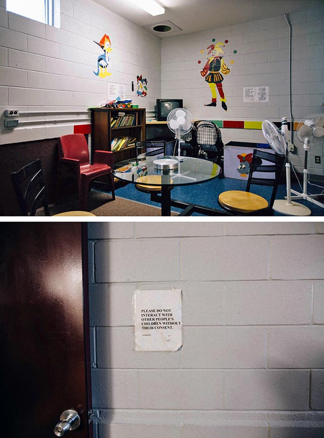 Stress: a children's play area in the corner of a visitation room. A sign, below, offers a grammatically confusing warning to visitors and/or prisoners. Many participants in Blažević's project note that the stress of incarceration extends well beyond the person being incarcerated. (Photo: Cindy Blažević)