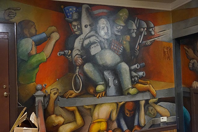 Jose Guerrero worked with John Pitman Weber’s murals inside Chicago’s UE union hall showed working people battling racist forces. Mural by Jose Guerrero and John Pitman Weber. (Photo: J Burger)