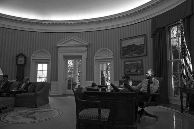 President Barack Obama talks on the phone in the Oval Office, Oct. 16, 2015. (Photo: Pete Souza / Official White House Photo)