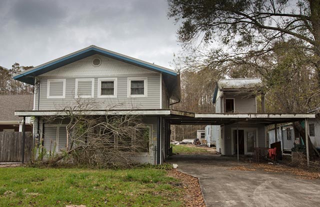 Empty home on the north side of Bayou Corne. (Photo: ©2015 Julie Dermansky)