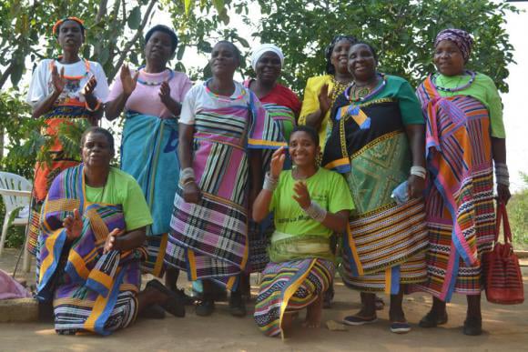 Mphathe, kneeling bottom row on right, with women of Dzomo la Mupo. (Photo courtesy of Mphathe Makaulele)