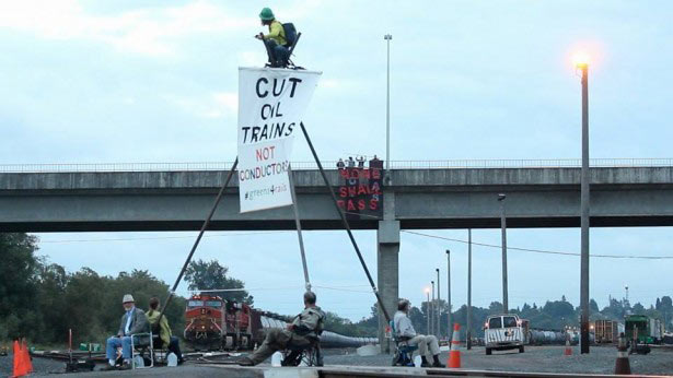 Rising Tide Seattle activists have blockaded an oil train in Everett.