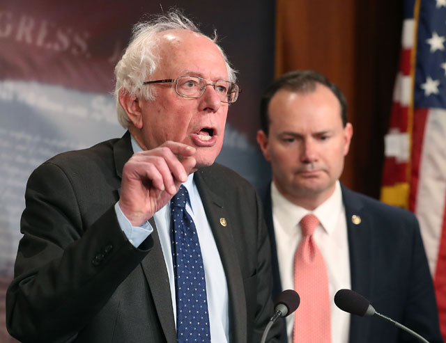 Sen. Bernie Sanders (L) and Sen. Mike Lee introduce a joint resolution to remove U.S. armed forces from hostilities between the Saudi-led coalition and the Houthis in Yemen, on Capitol Hill February 28, 2018, in Washington, DC. (Photo: Mark Wilson / Getty Images)