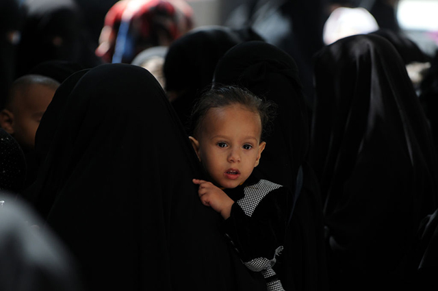A Yemeni child carried by his mother waits to receive vaccine against diphtheria disease at a health center on March 13, 2018 in Sana'a, Yemen. (Photo: Mohammed Hamoud / Getty Images)